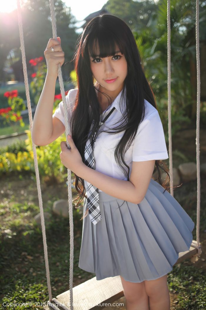 美媛馆养眼美女杨晓青儿泳池比基尼学生装制服诱惑写真