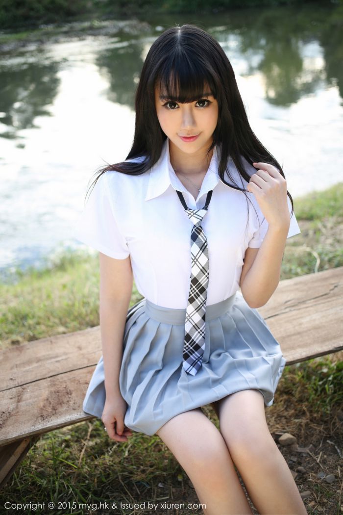 美媛馆养眼美女杨晓青儿泳池比基尼学生装制服诱惑写真