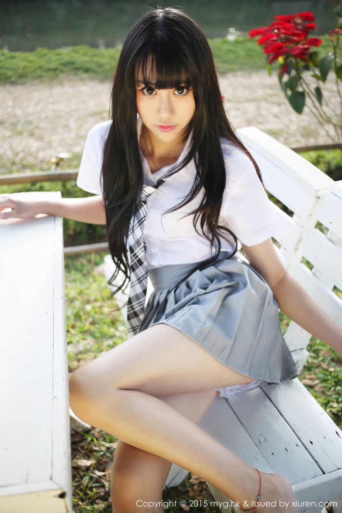 美媛馆养眼美女杨晓青儿泳池比基尼学生装制服诱惑写真