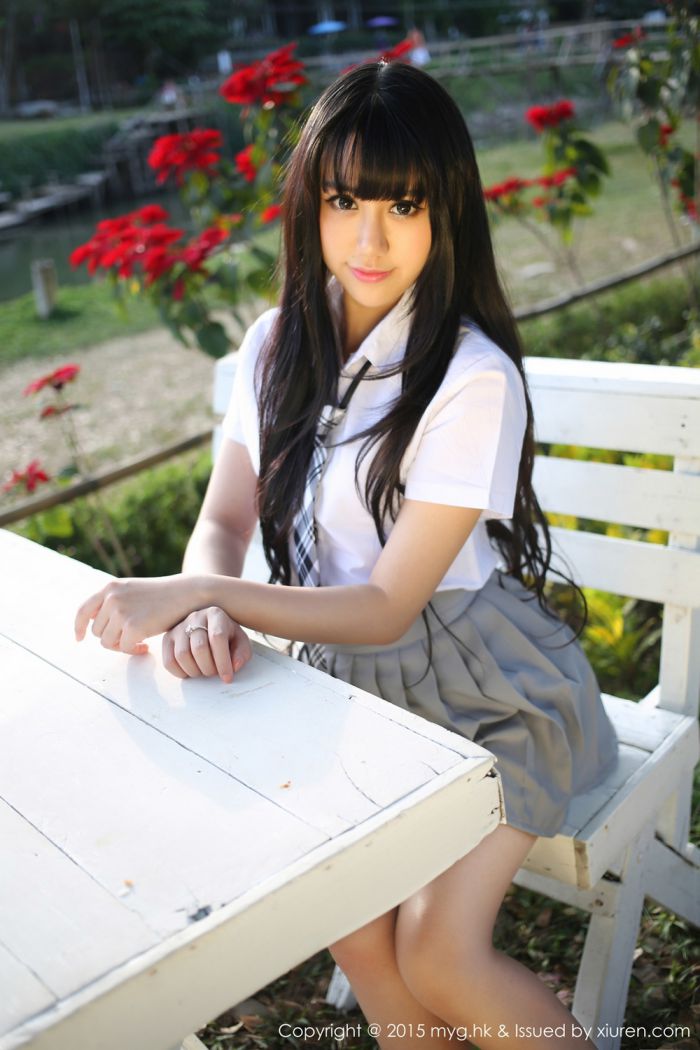 美媛馆养眼美女杨晓青儿泳池比基尼学生装制服诱惑写真