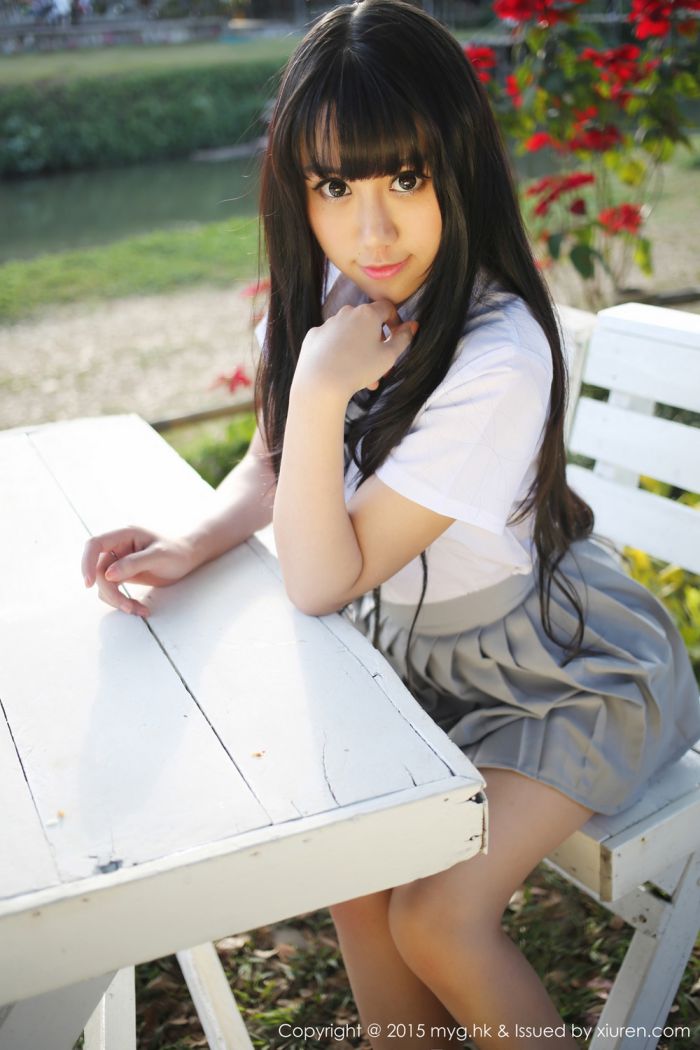 美媛馆养眼美女杨晓青儿泳池比基尼学生装制服诱惑写真