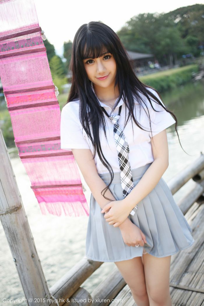 美媛馆养眼美女杨晓青儿泳池比基尼学生装制服诱惑写真