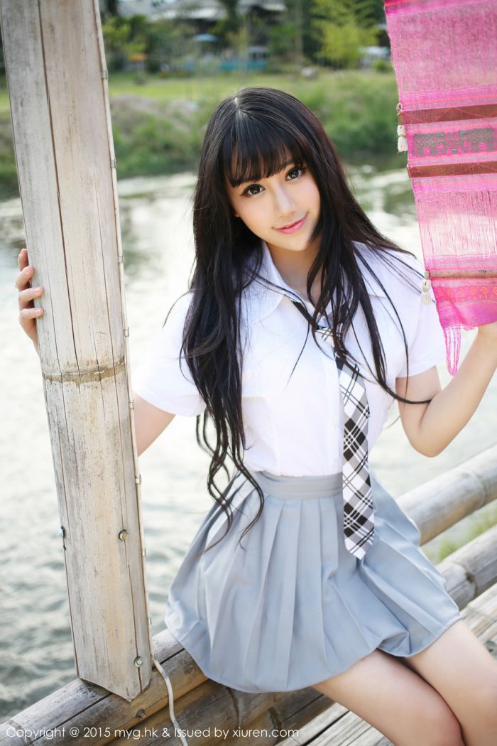 美媛馆养眼美女杨晓青儿泳池比基尼学生装制服诱惑写真