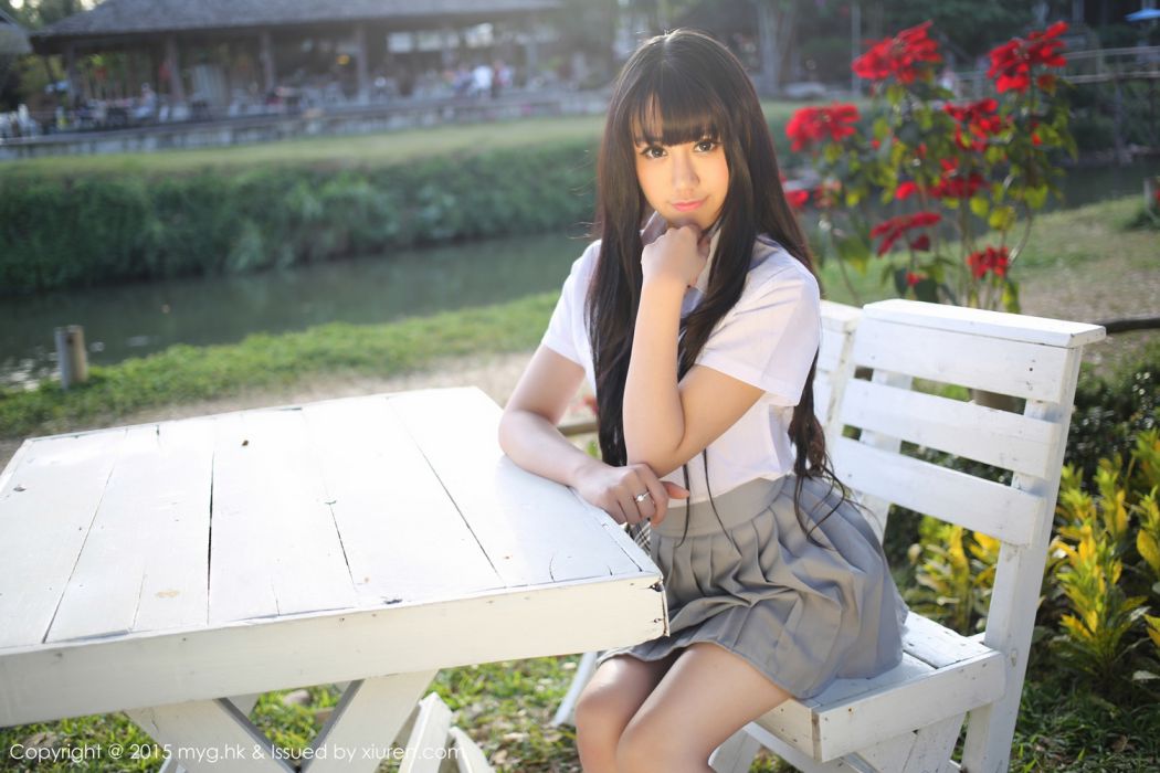 美媛馆养眼美女杨晓青儿泳池比基尼学生装制服诱惑写真