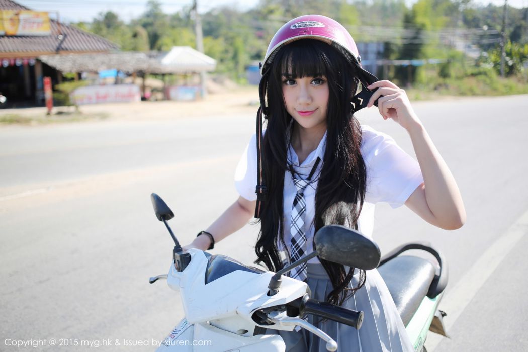 美媛馆养眼美女杨晓青儿泳池比基尼学生装制服诱惑写真