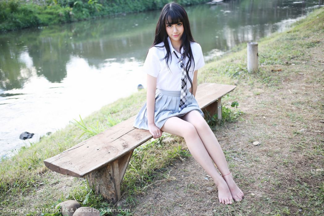 美媛馆养眼美女杨晓青儿泳池比基尼学生装制服诱惑写真