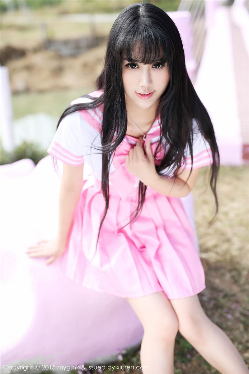 美媛馆性感美女杨晓青儿粉色学生装牛仔热裤泰国Pai县写真