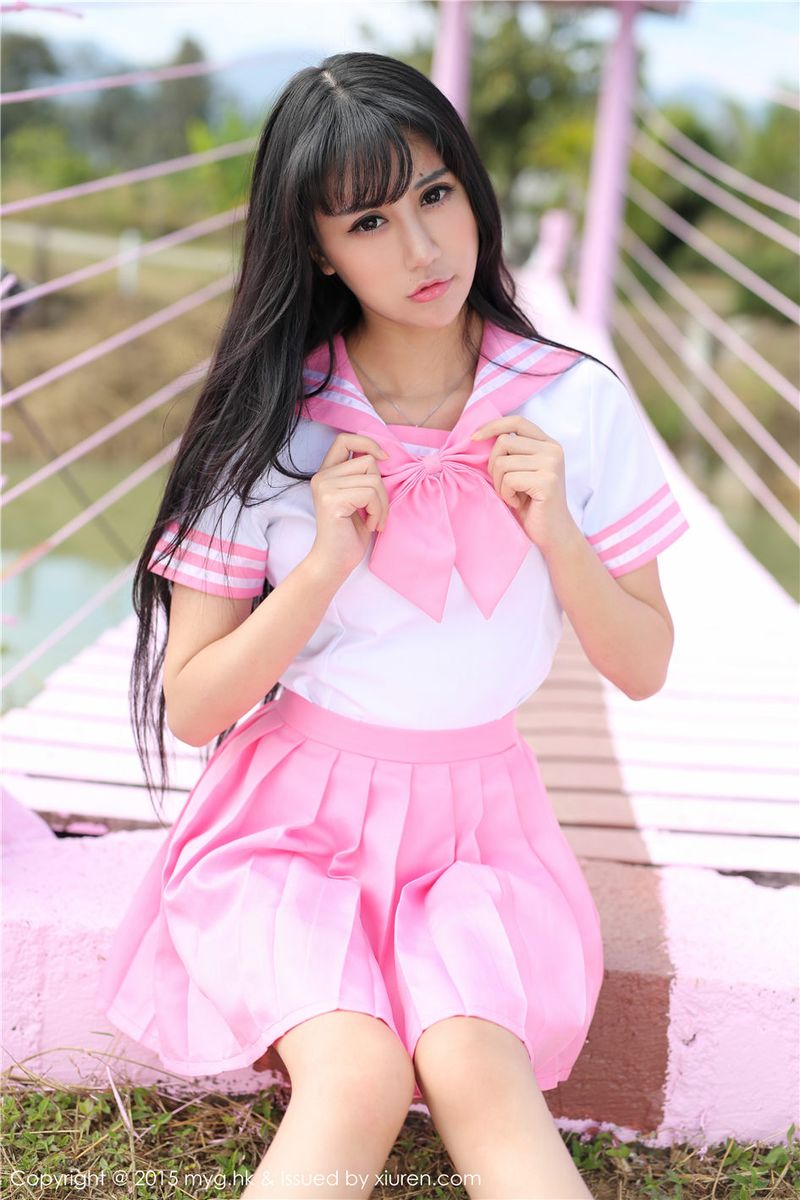 美媛馆性感美女杨晓青儿粉色学生装牛仔热裤泰国Pai县写真