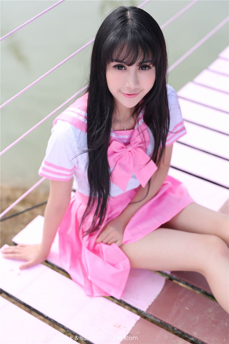 美媛馆性感美女杨晓青儿粉色学生装牛仔热裤泰国Pai县写真