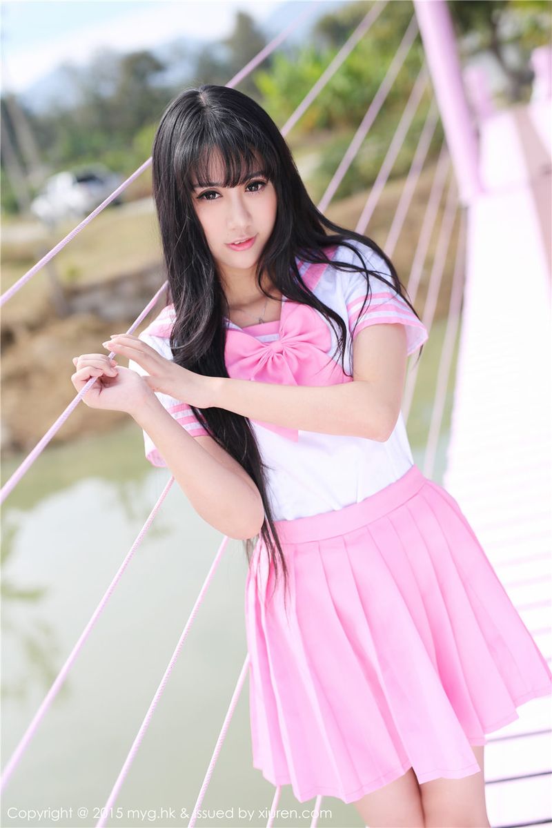 美媛馆性感美女杨晓青儿粉色学生装牛仔热裤泰国Pai县写真