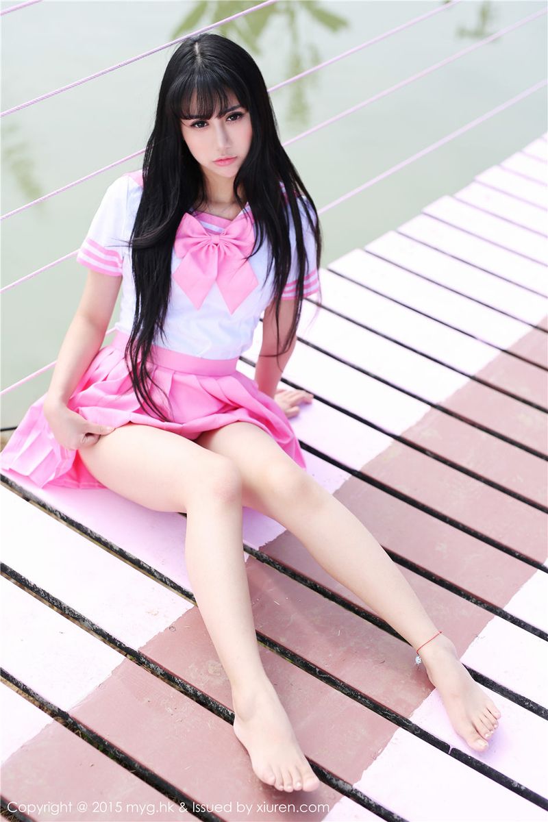 美媛馆性感美女杨晓青儿粉色学生装牛仔热裤泰国Pai县写真