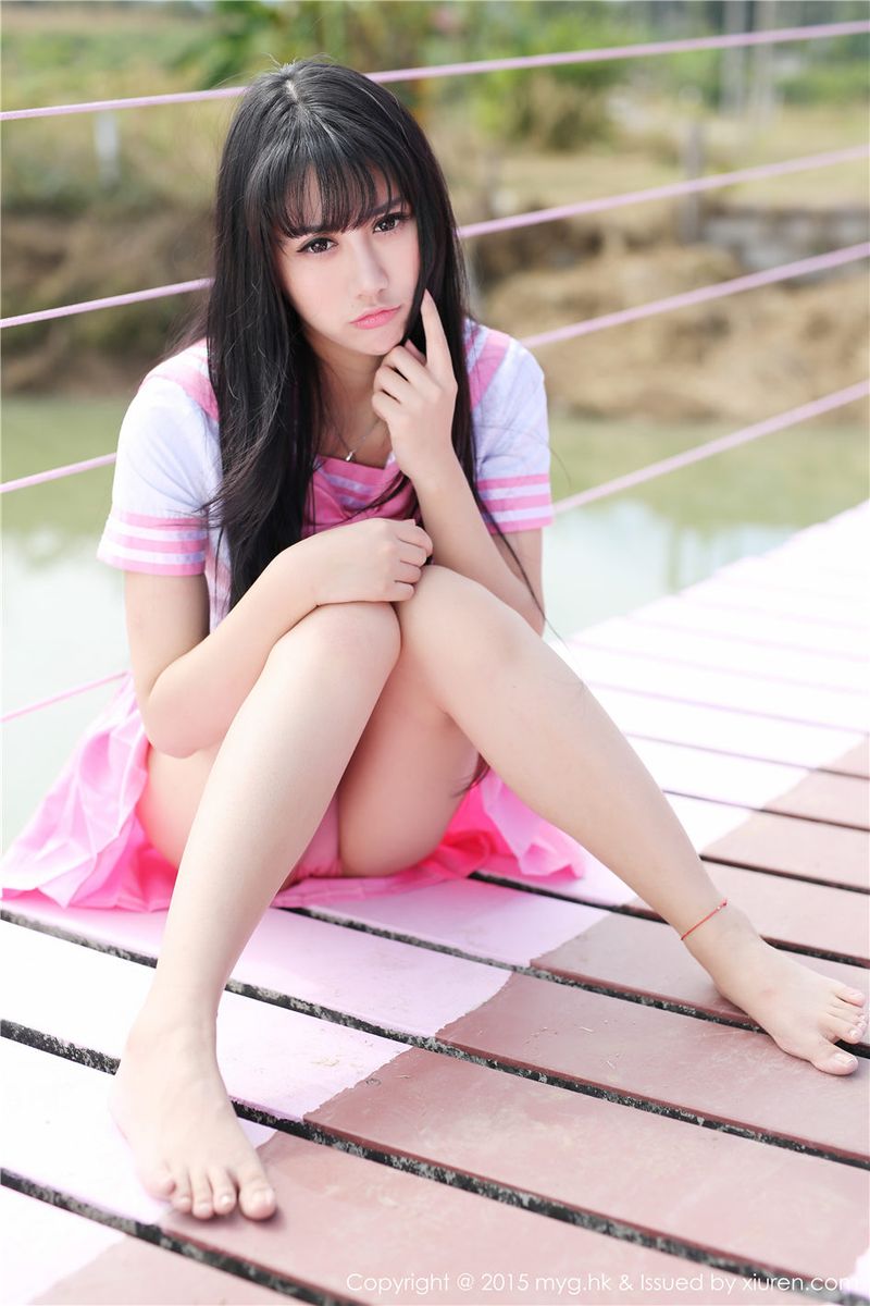 美媛馆性感美女杨晓青儿粉色学生装牛仔热裤泰国Pai县写真