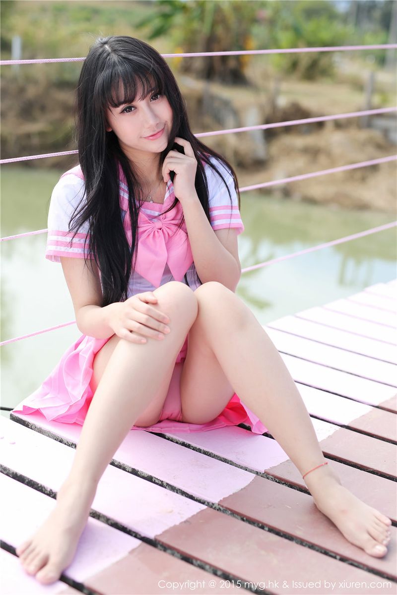 美媛馆性感美女杨晓青儿粉色学生装牛仔热裤泰国Pai县写真