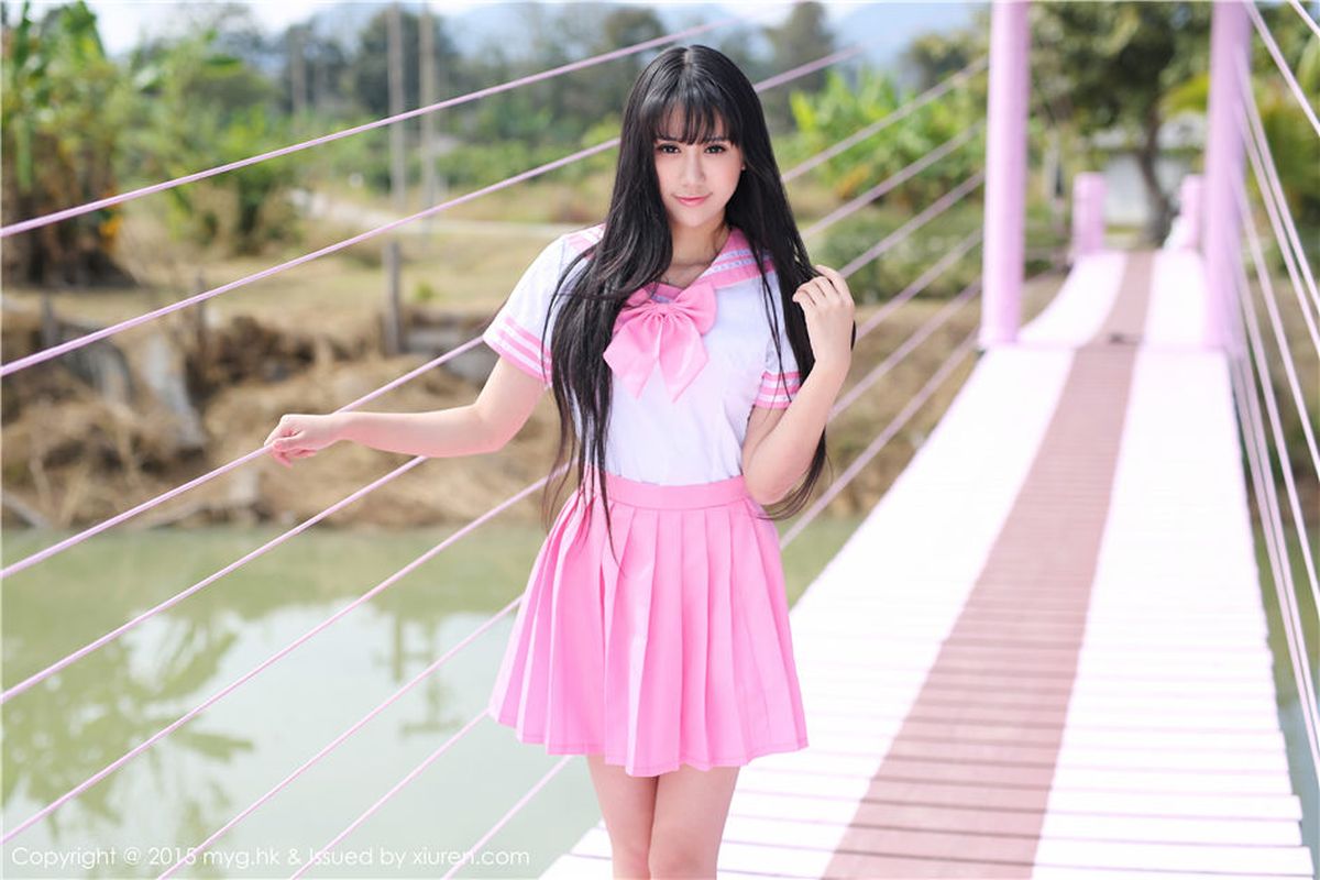 美媛馆性感美女杨晓青儿粉色学生装牛仔热裤泰国Pai县写真