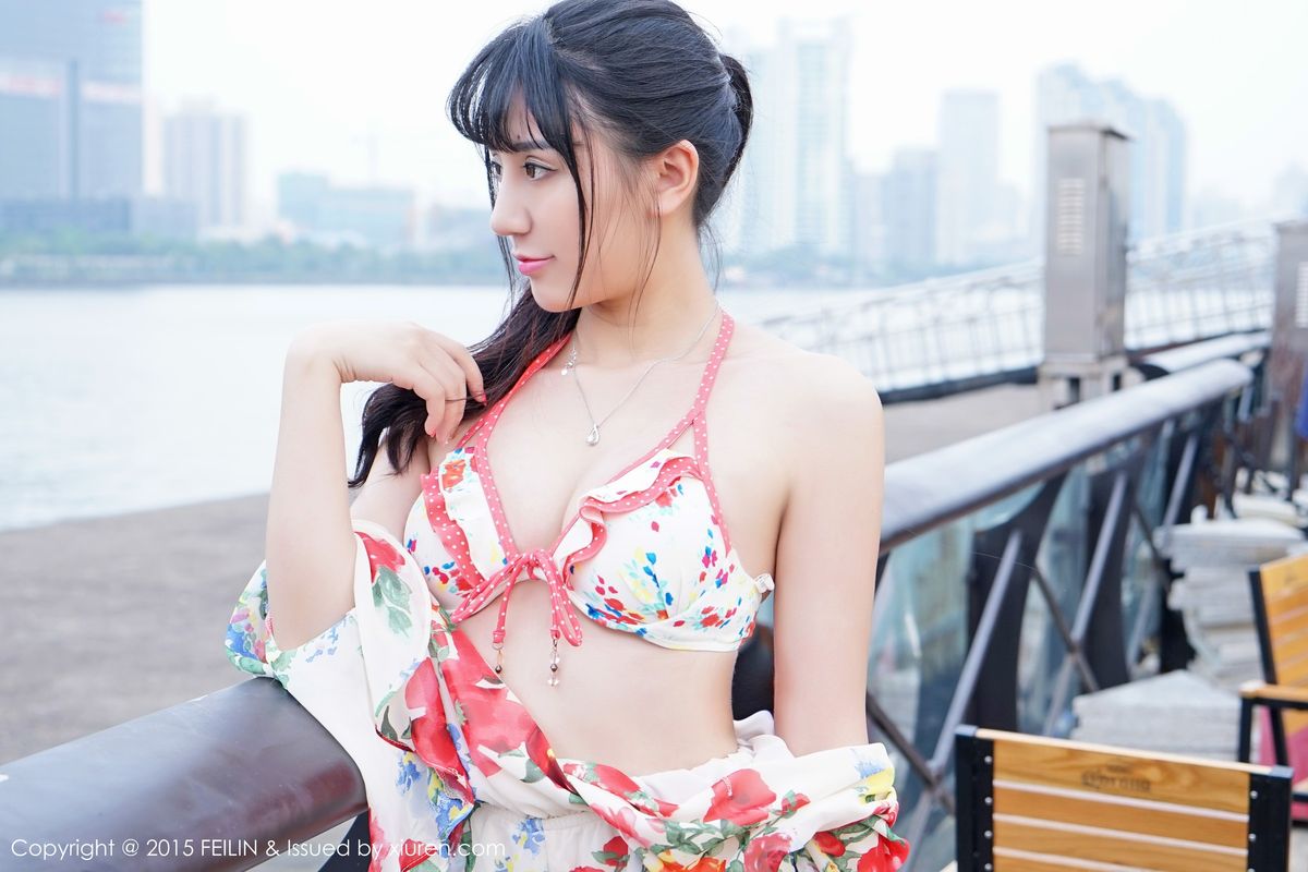 嗲囡囡性感美女杨晓青儿沙滩比基尼内衣湿身诱惑全套写真