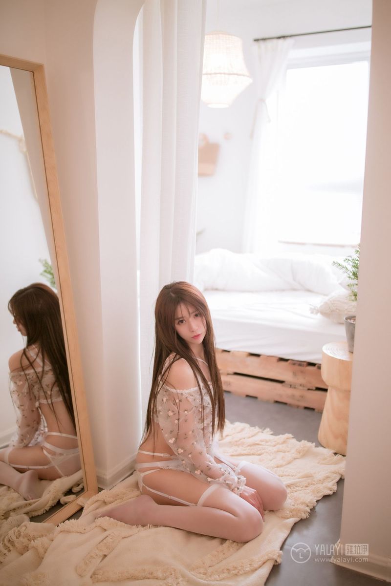 YALAYI雅拉伊美女模特珊美酱丝袜美腿花儿朵朵养眼写真