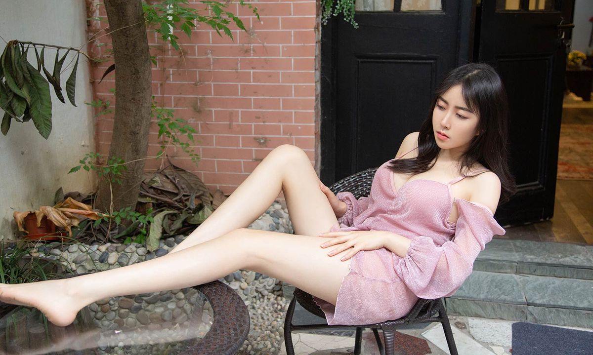 尤果网美女模特林小艺白皙爆乳波涛胸涌内衣诱惑美图