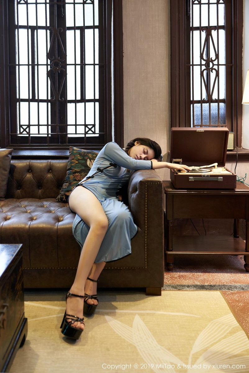 蜜桃社99年新人嫩模梦恬MT真空旗袍爆乳翘臀民国风写真