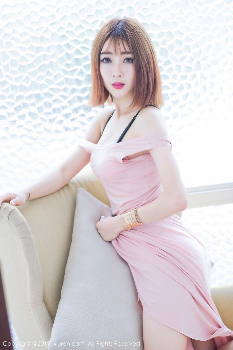 秀人网新人嫩模凌萍儿校服装白皙美胸内衣诱惑私房写真