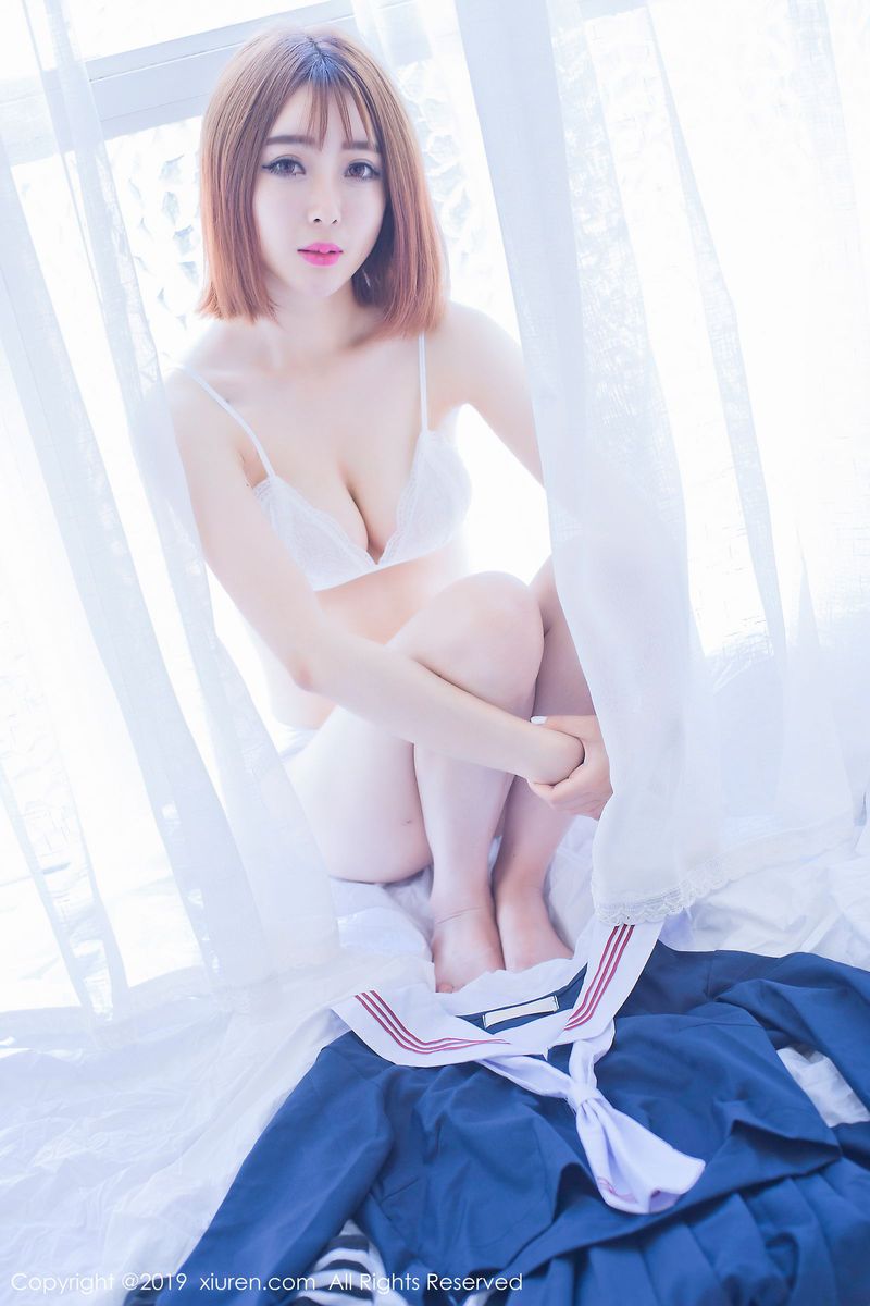 秀人网新人嫩模凌萍儿校服装白皙美胸内衣诱惑私房写真