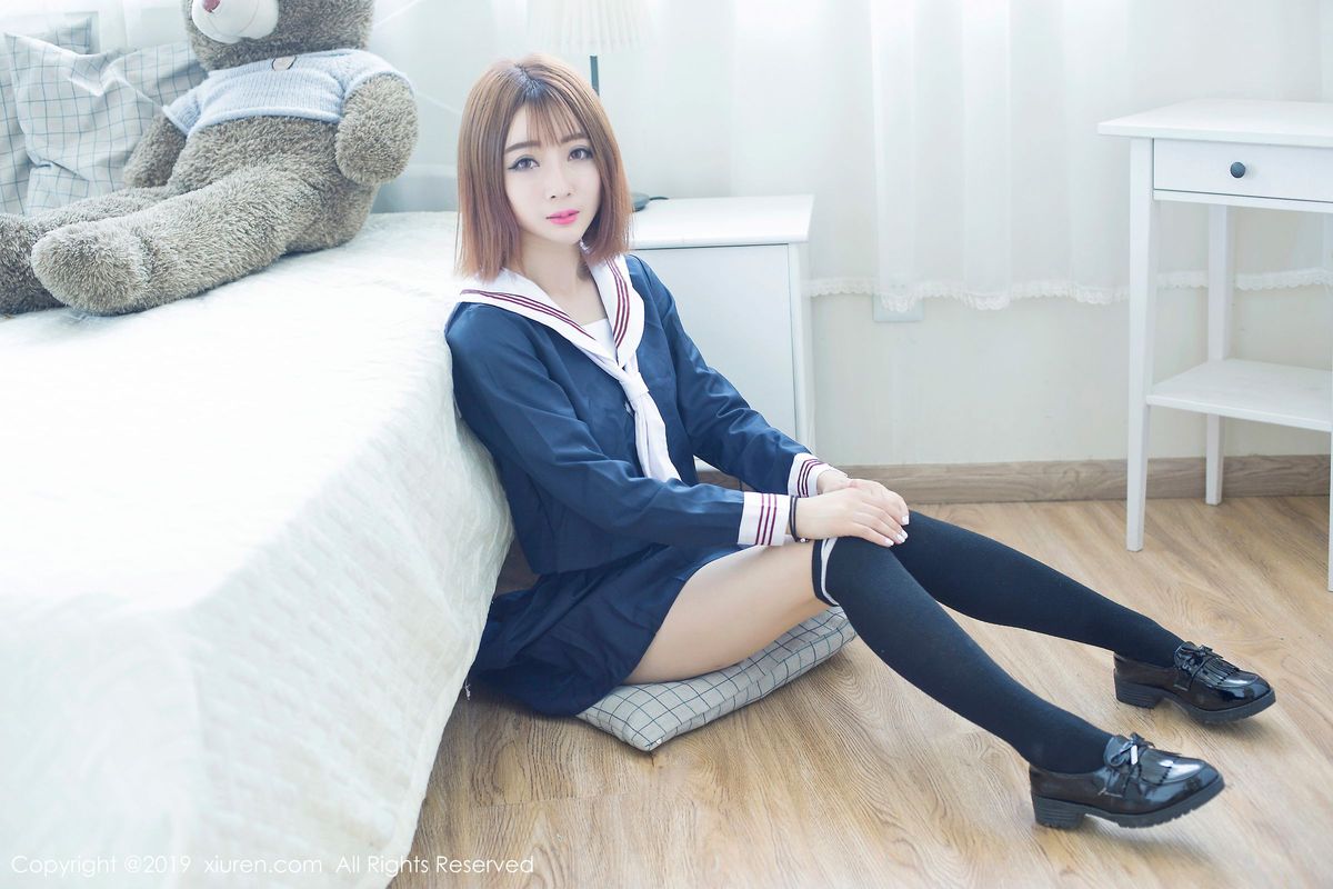 秀人网新人嫩模凌萍儿校服装白皙美胸内衣诱惑私房写真