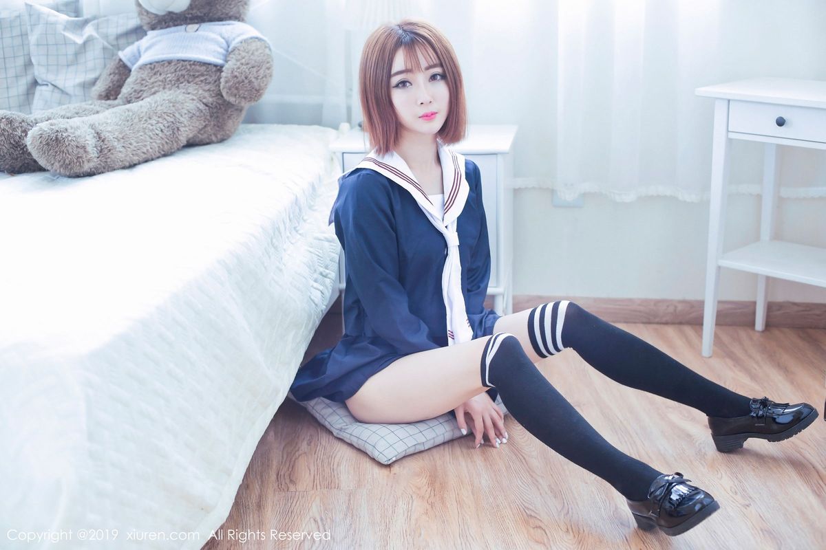 秀人网新人嫩模凌萍儿校服装白皙美胸内衣诱惑私房写真