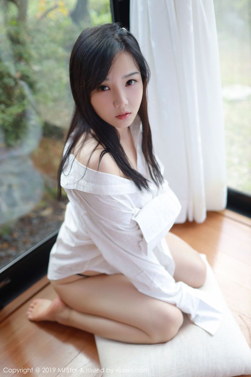 模范学院清纯女神徐微微miar白衬衫修长美腿日本性感旅拍