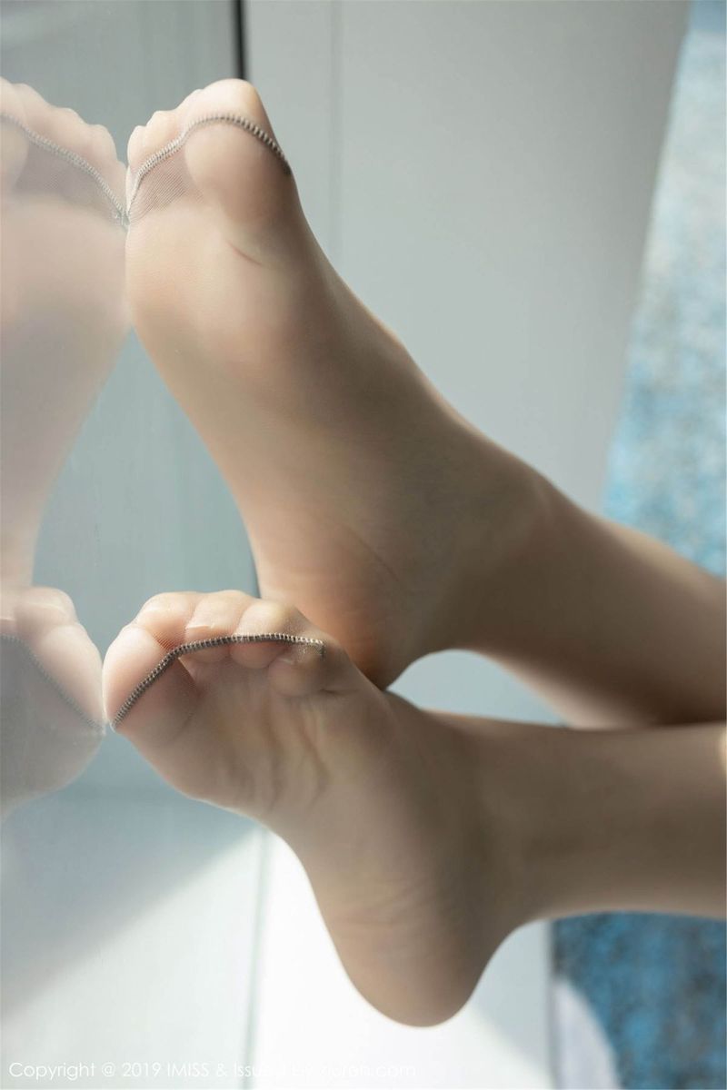 爱蜜社气质女神陈良玲carry丝袜美腿超短裙内衣诱惑性感写真