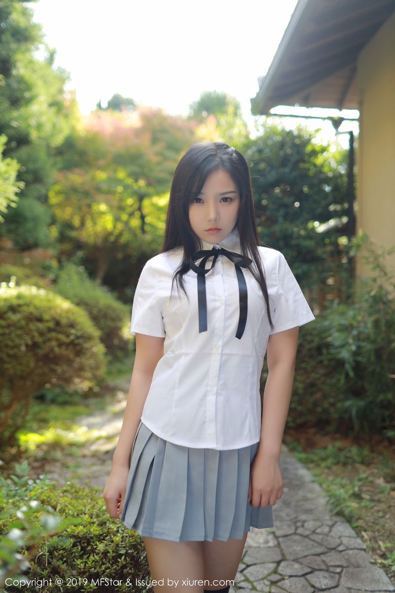 模范学院性感女神徐微微mia白衬衫清纯学生装制服诱惑美图