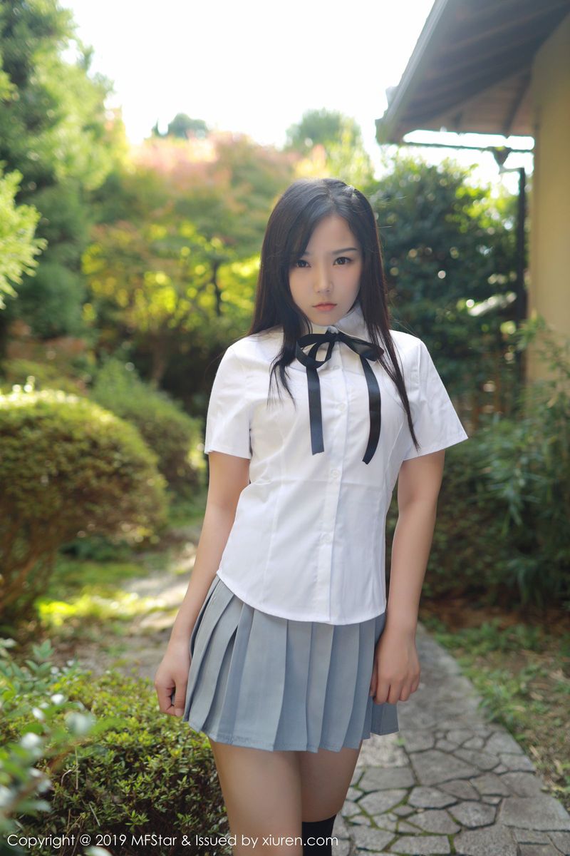 模范学院性感女神徐微微mia白衬衫清纯学生装制服诱惑美图