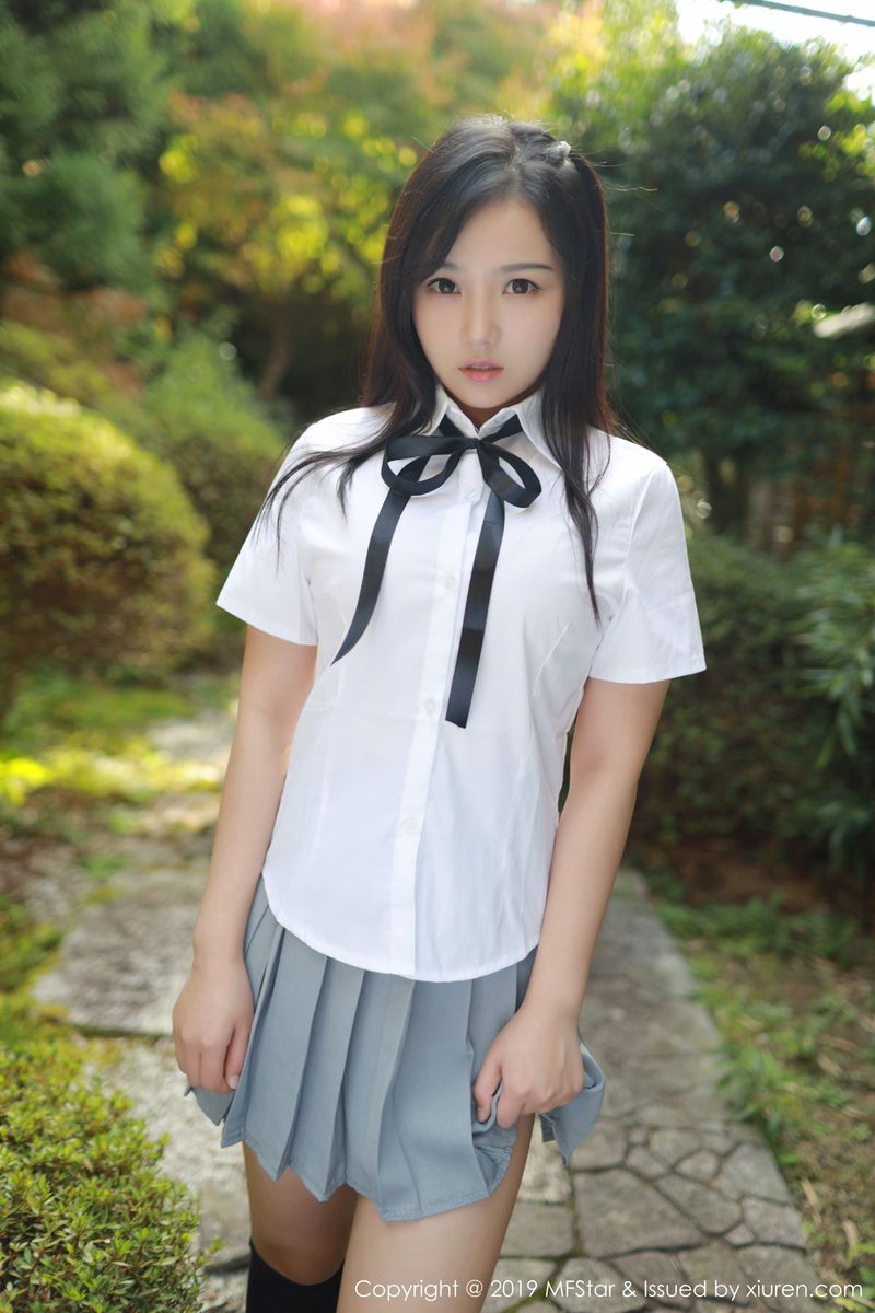 模范学院性感女神徐微微mia白衬衫清纯学生装制服诱惑美图
