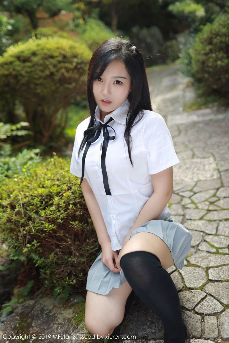 模范学院性感女神徐微微mia白衬衫清纯学生装制服诱惑美图