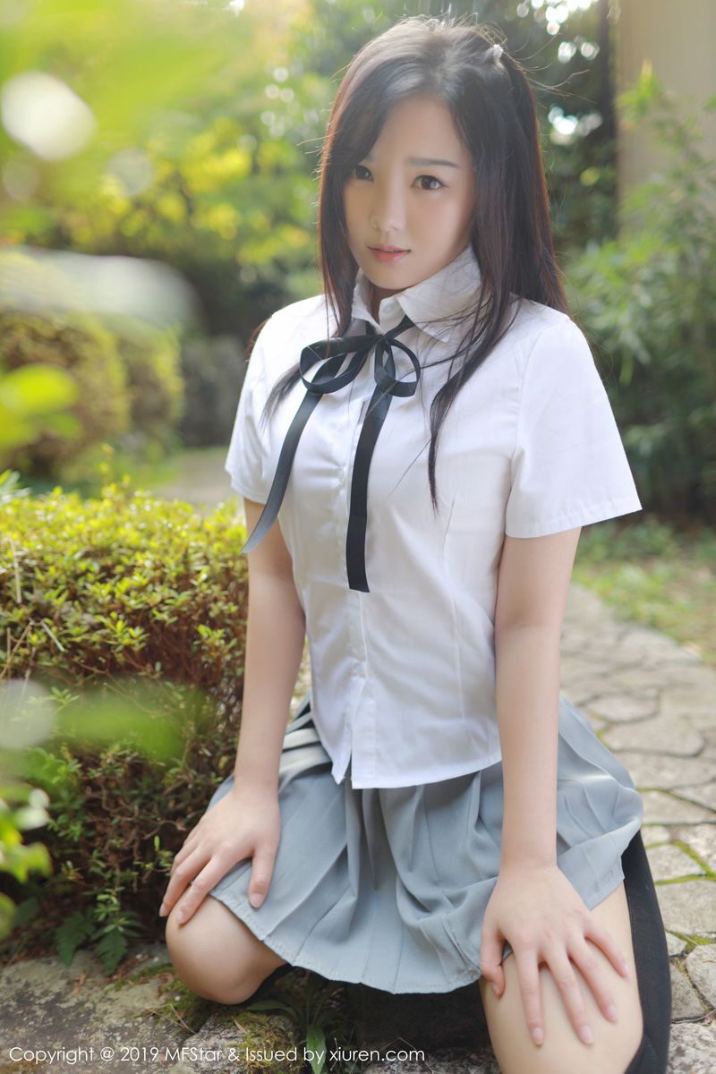 模范学院性感女神徐微微mia白衬衫清纯学生装制服诱惑美图