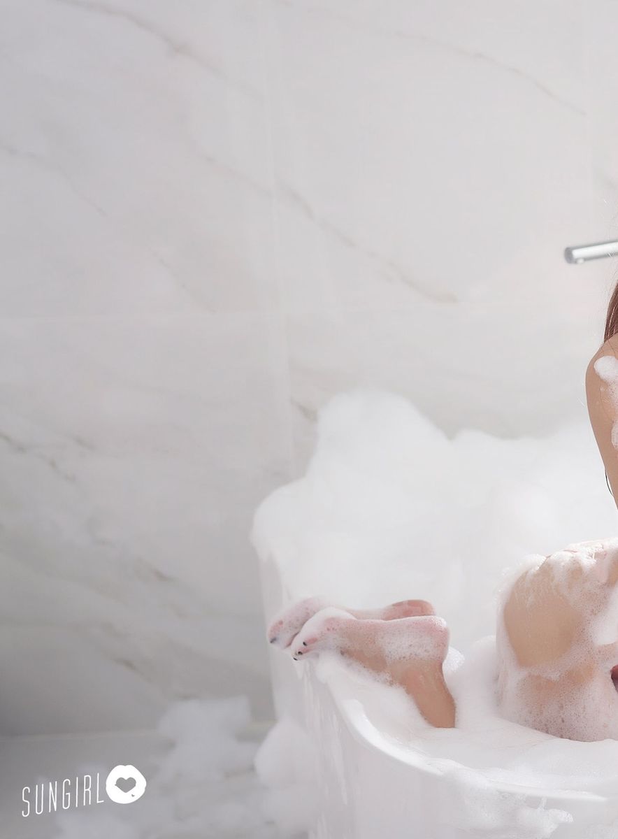 台湾阳光宝贝甜心Q匠谢雨锜浴室极品身材粉色内衣诱惑美图