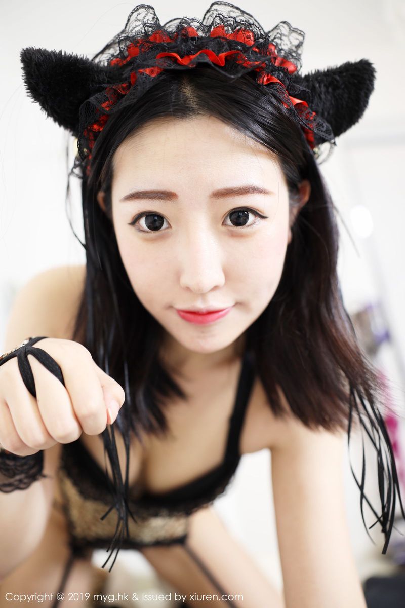 美媛馆新人嫩模童丹娜cara情趣网袜&狂野豹纹内衣诱惑写真