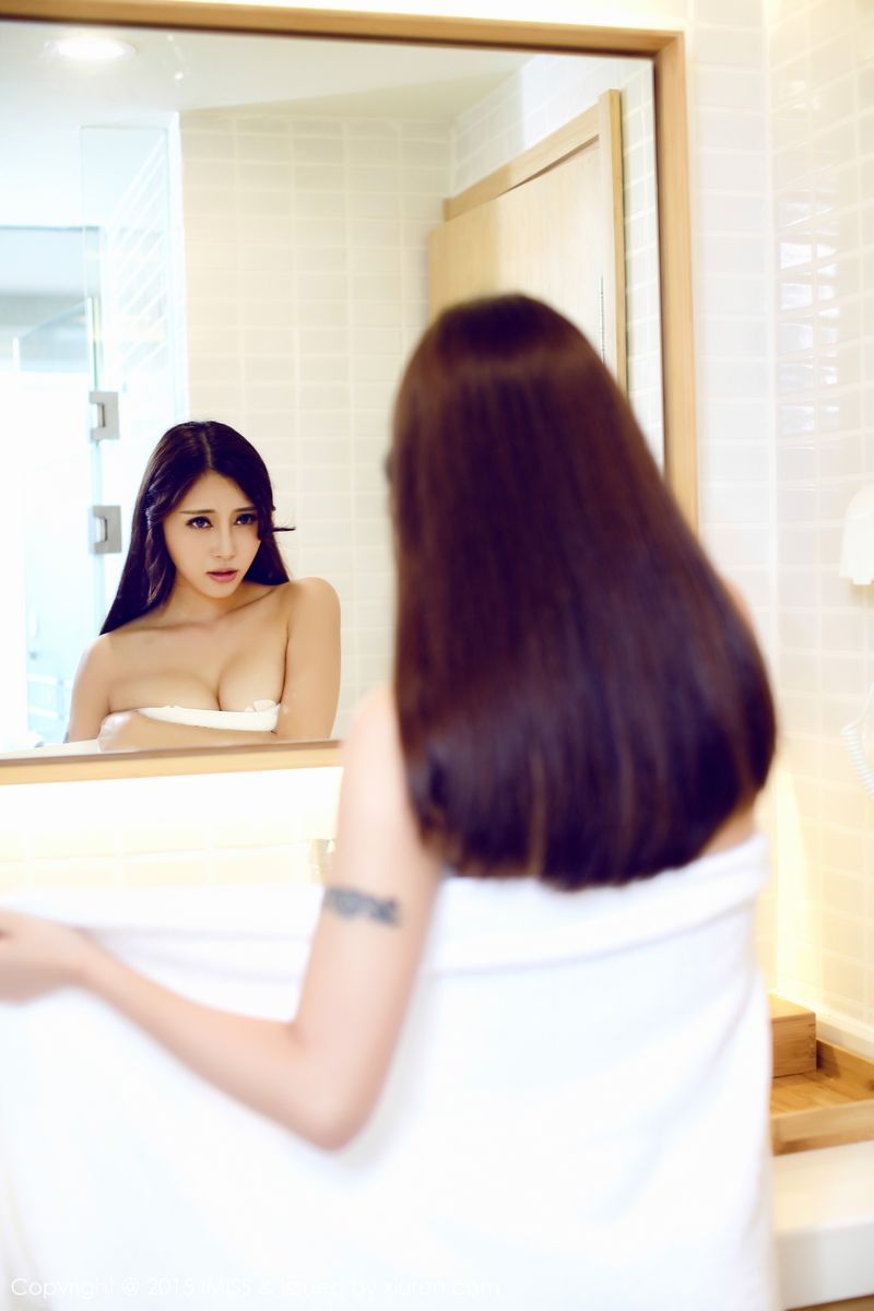 爱蜜社性感美女乐乐Mango浴巾裹身浴室内衣诱惑私房写真