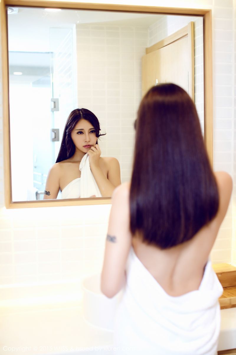 爱蜜社性感美女乐乐Mango浴巾裹身浴室内衣诱惑私房写真