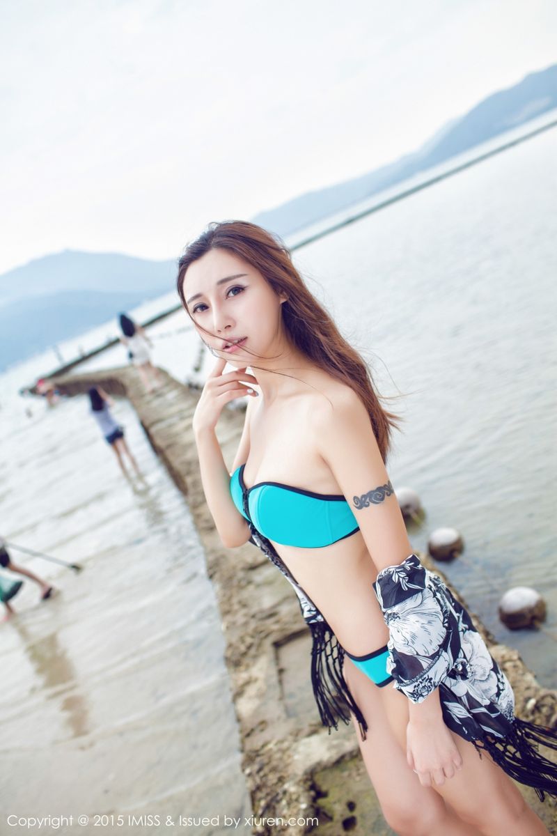 爱蜜社性感美女乐乐Mango高挑身材海滩比基尼内衣诱惑写真