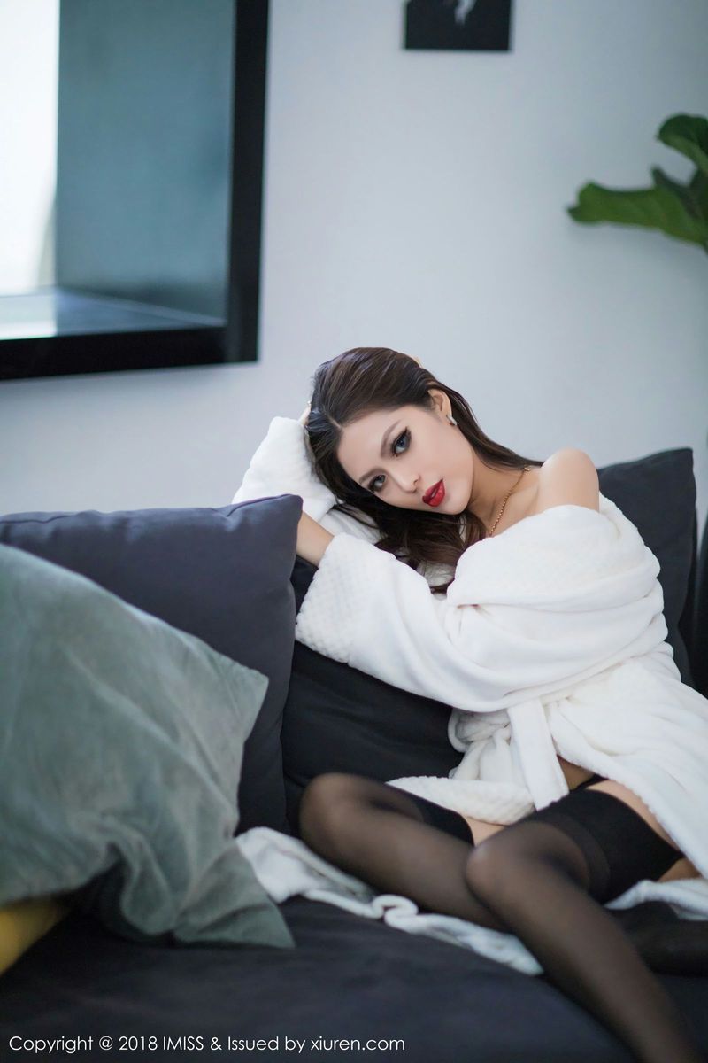 爱蜜社高挑混血美女若彤boomboom黑丝浴袍比基尼气质写真