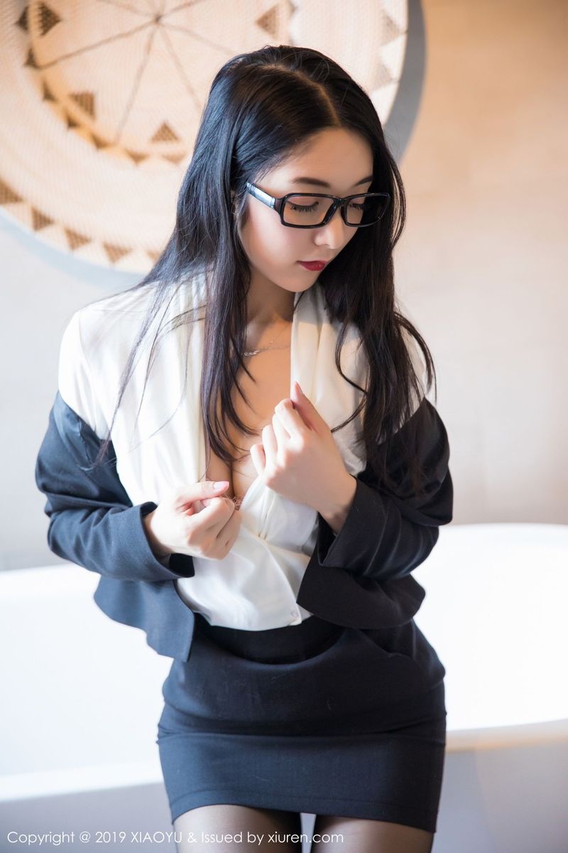 语画界性感女神小热巴Angela职场秘书OL黑丝美腿马尔代夫旅拍