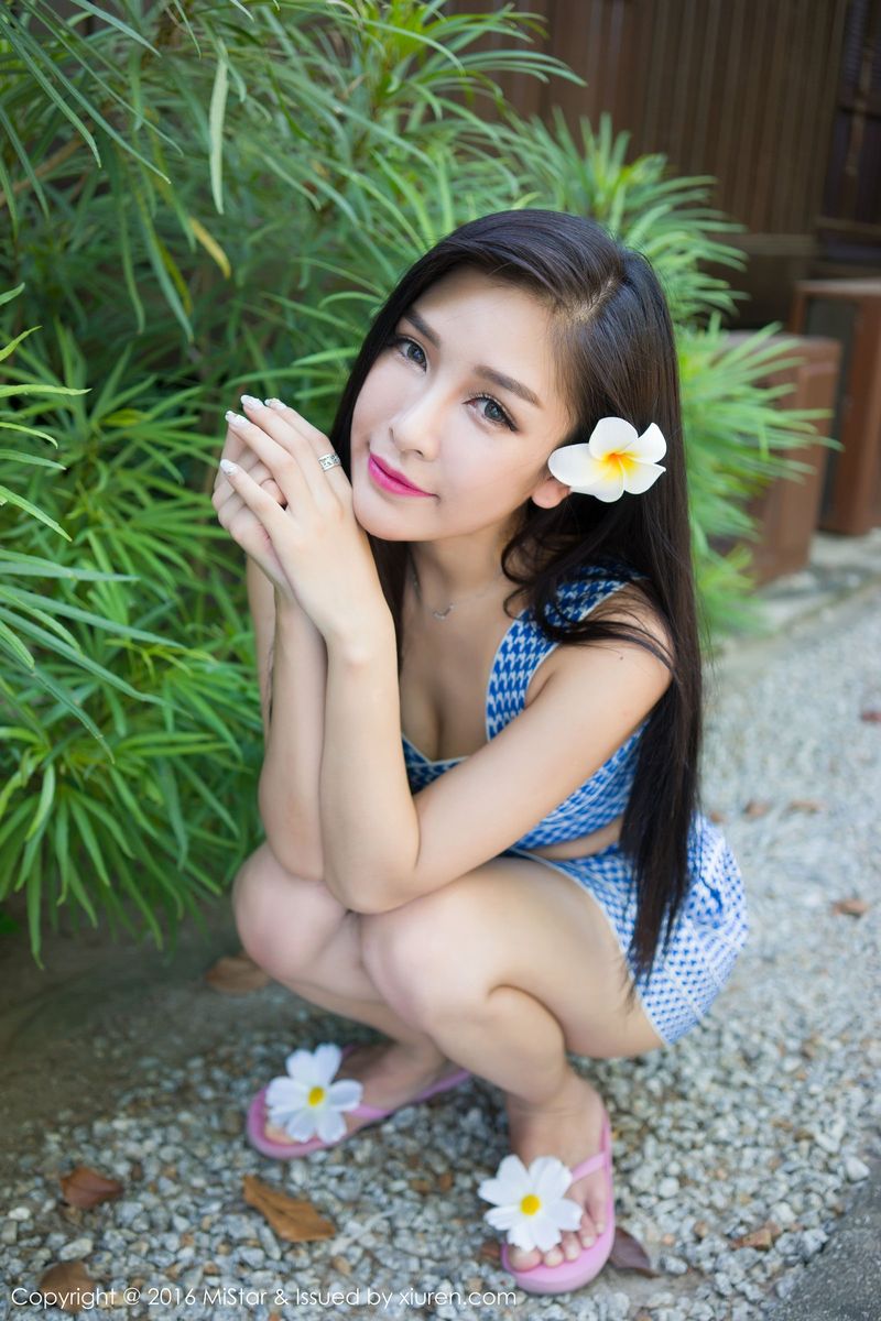 魅妍社冷艳美女戴小唯比基尼勾魂翘臀丁字裤诱惑性感写真