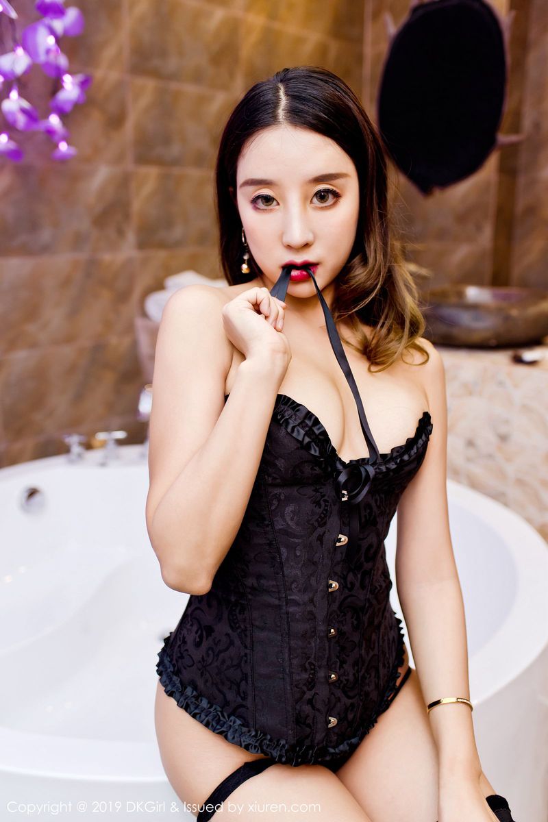 御女郎性感御姐筱慧icon黑丝美腿枪械COS系列狂野魅惑写真