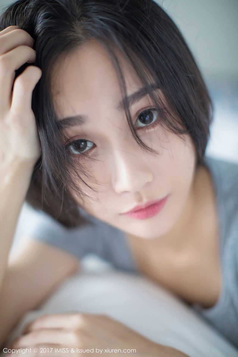 爱蜜社新人美女模特莉雅Livia水润清新诗情画意养眼写真