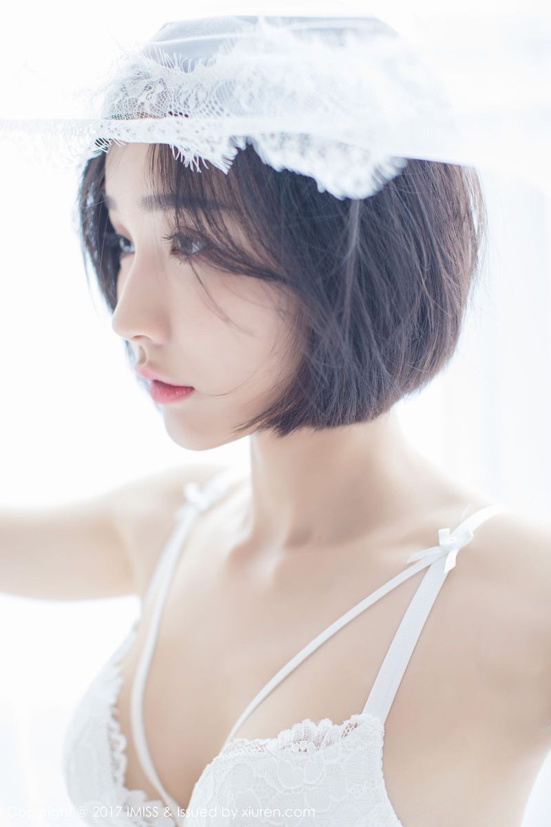 爱蜜社新人美女模特莉雅Livia水润清新诗情画意养眼写真