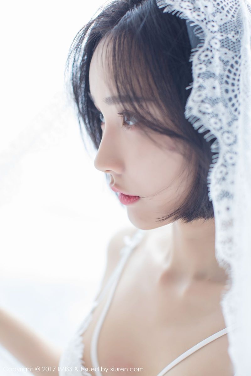 爱蜜社新人美女模特莉雅Livia水润清新诗情画意养眼写真