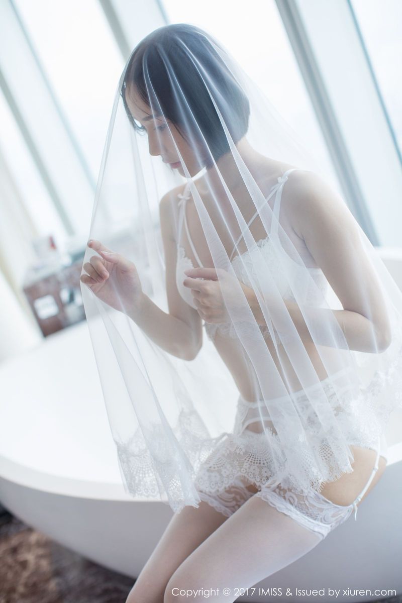 爱蜜社新人美女模特莉雅Livia水润清新诗情画意养眼写真