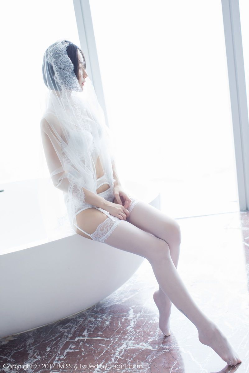 爱蜜社新人美女模特莉雅Livia水润清新诗情画意养眼写真