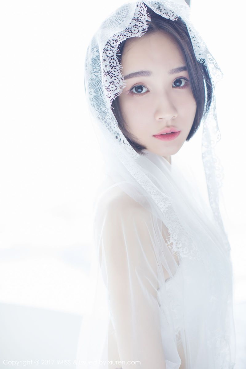 爱蜜社新人美女模特莉雅Livia水润清新诗情画意养眼写真