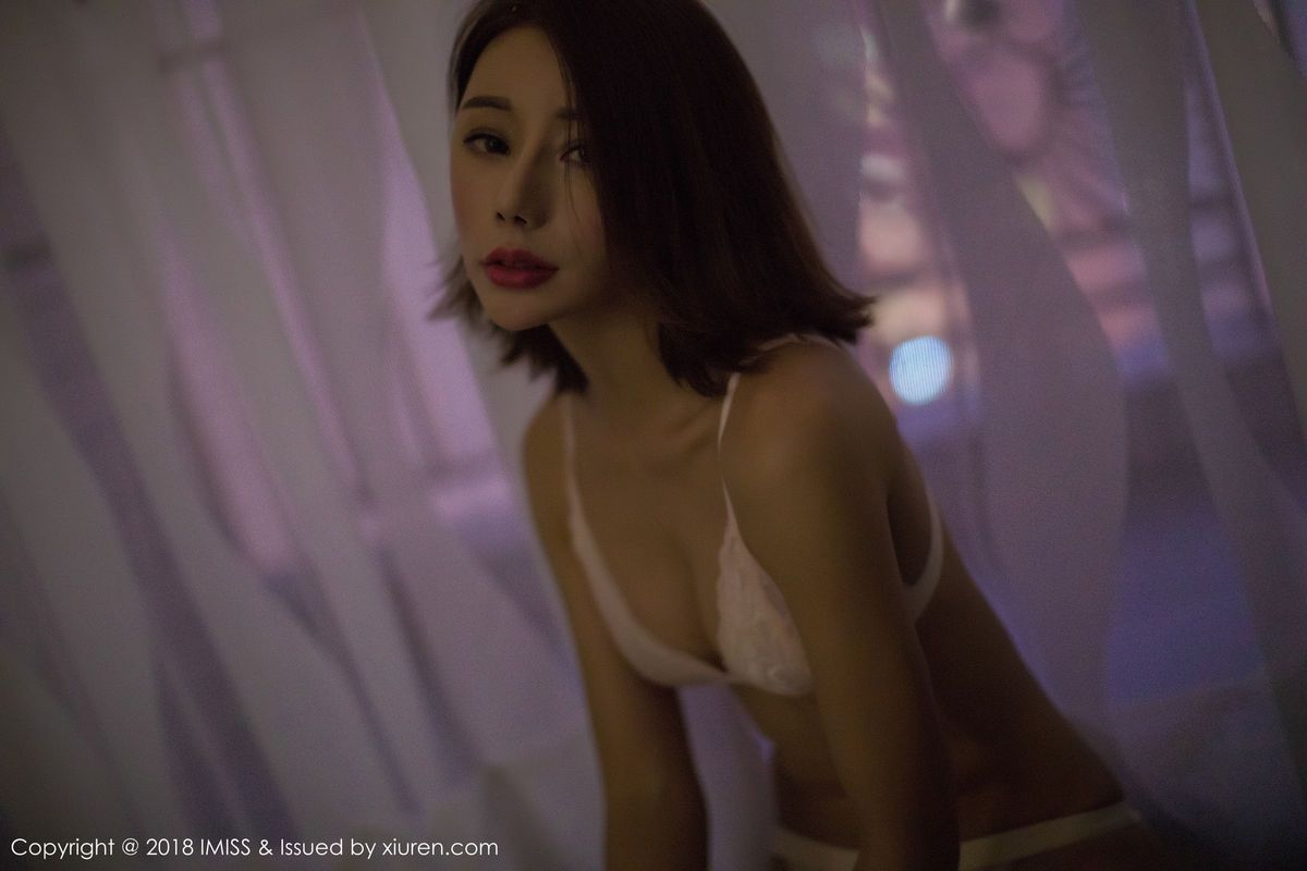 爱蜜社高挑美女Savina修长美腿蕾丝内衣诱惑丝袜控美图