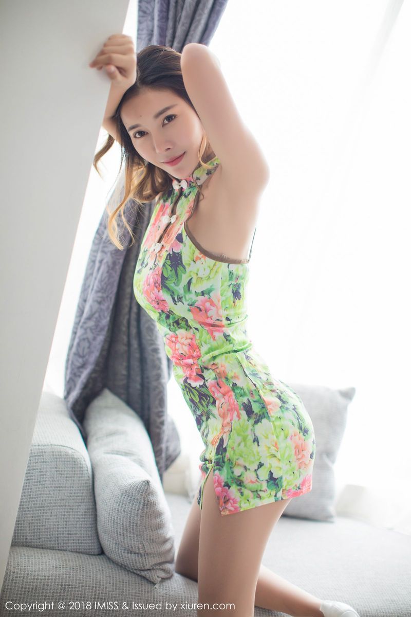 爱蜜社美女模特依依Yiyi丝袜美腿翘臀美胸最新性感私房写真